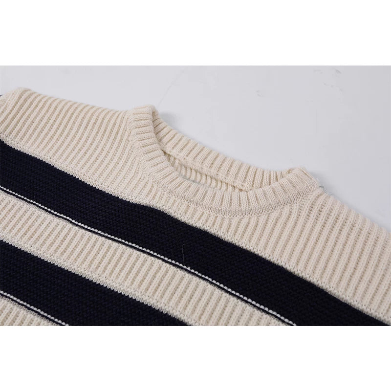 Suéter de punto de rayas con cuello redondo y mangas largas 