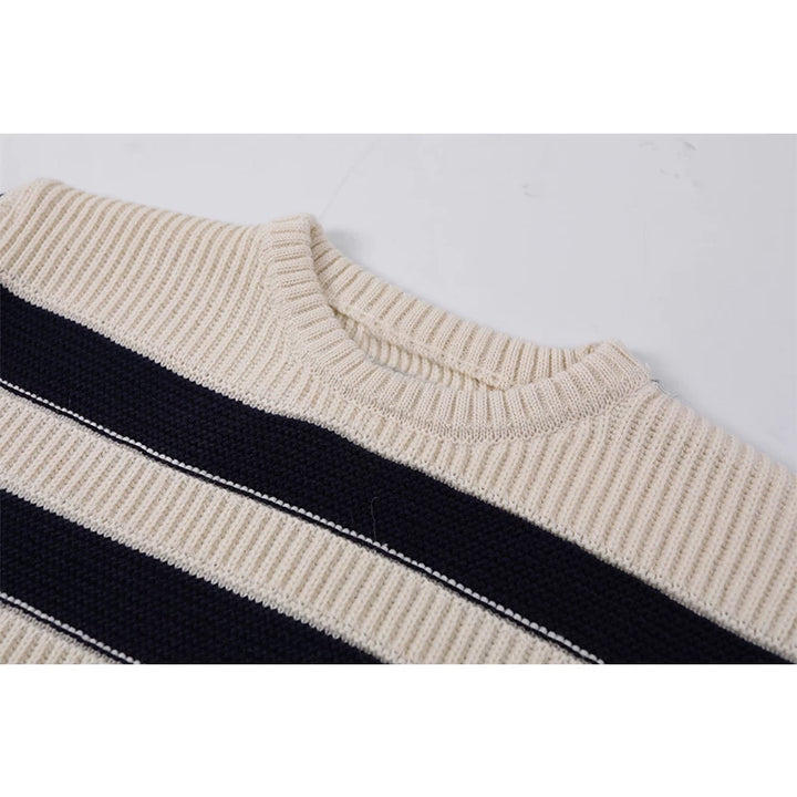 Suéter de punto de rayas con cuello redondo y mangas largas 