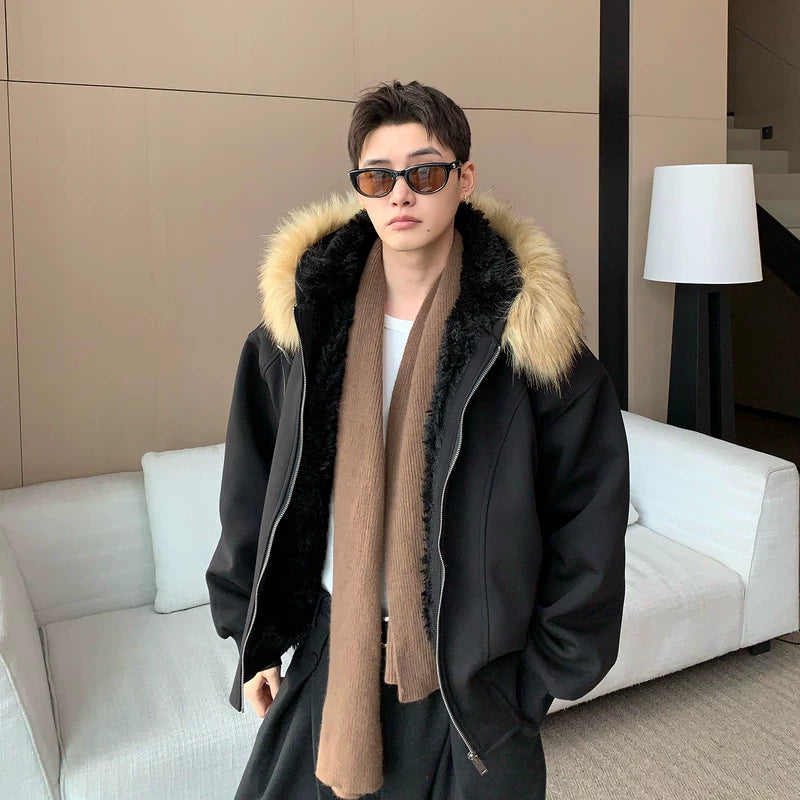 سترة بقلنسوة مع طوق من الفرو مبطنة بالفليس 