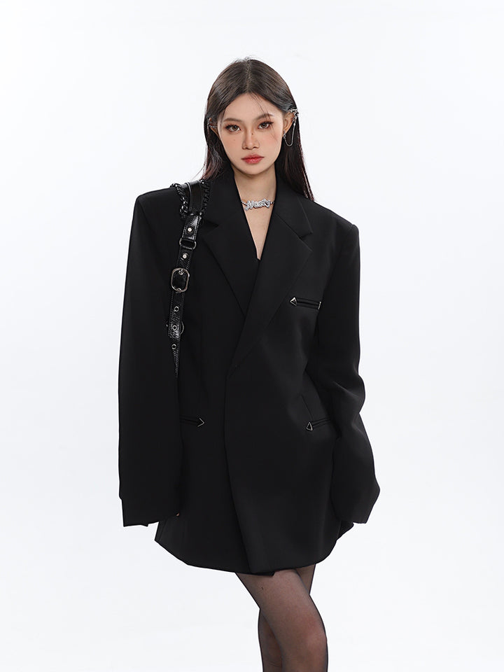 Chaqueta de traje con detalle de metal en los hombros 