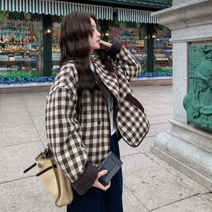 معطف قصير من الفرو الصناعي القابل للعكس 