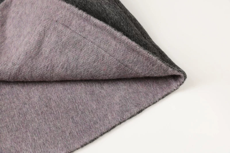 Løs-fittende ullfrakk med skjerf 