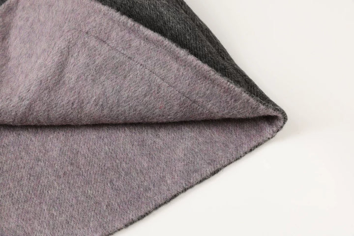 Løs-fittende ullfrakk med skjerf 