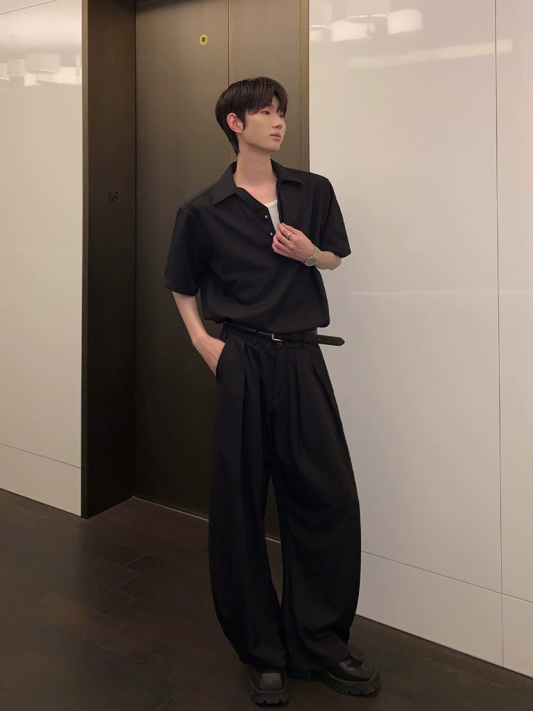 طقم قميص قصير الأكمام على شكل V وسروال 