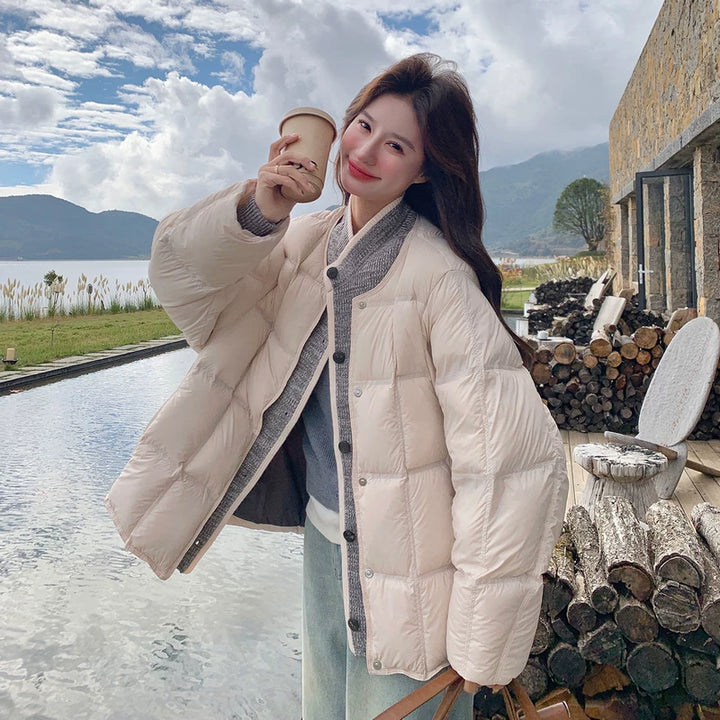 ג'קט קצר עם שכבת פוך וכובע סרוג 