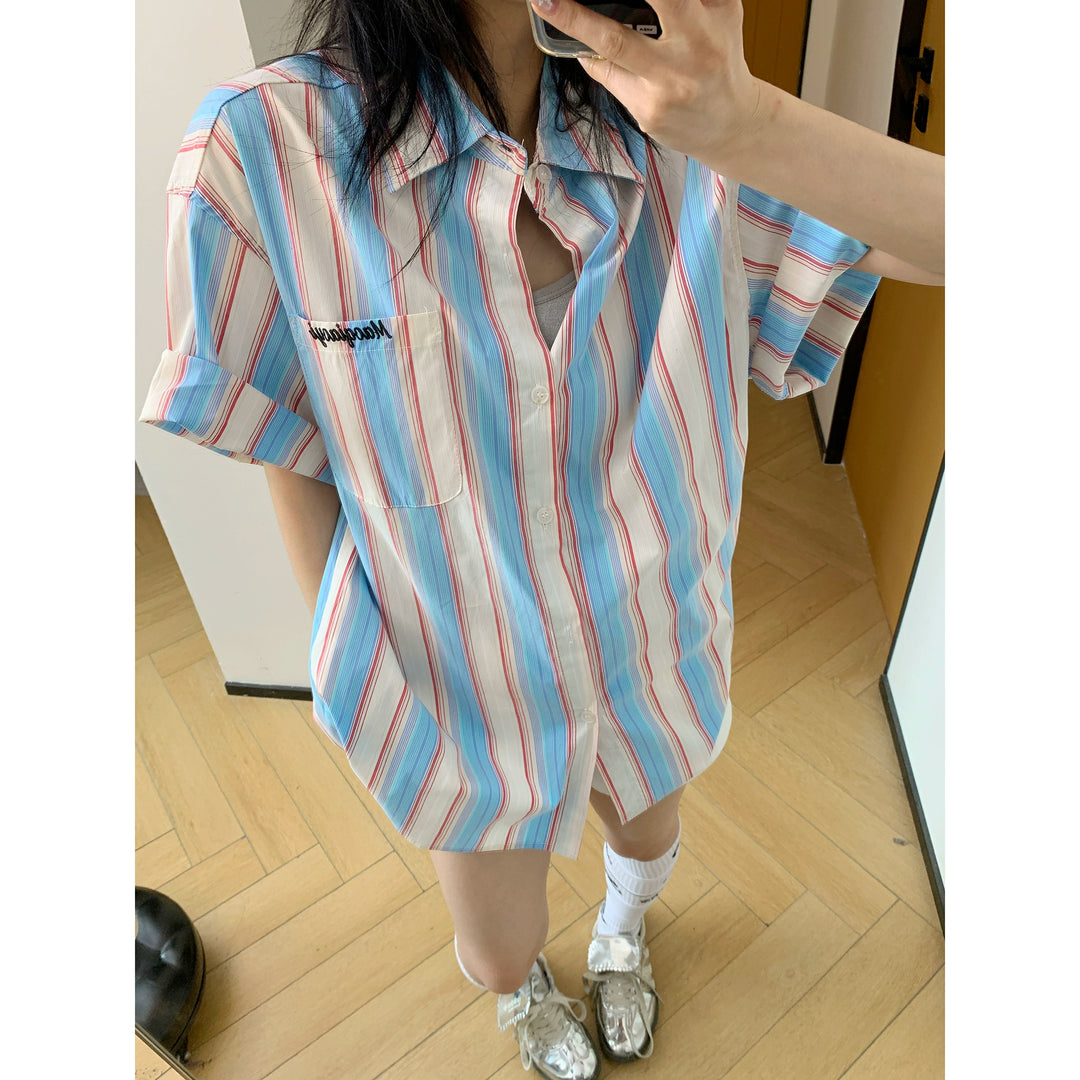 Camisa relajada de manga corta a rayas verticales 