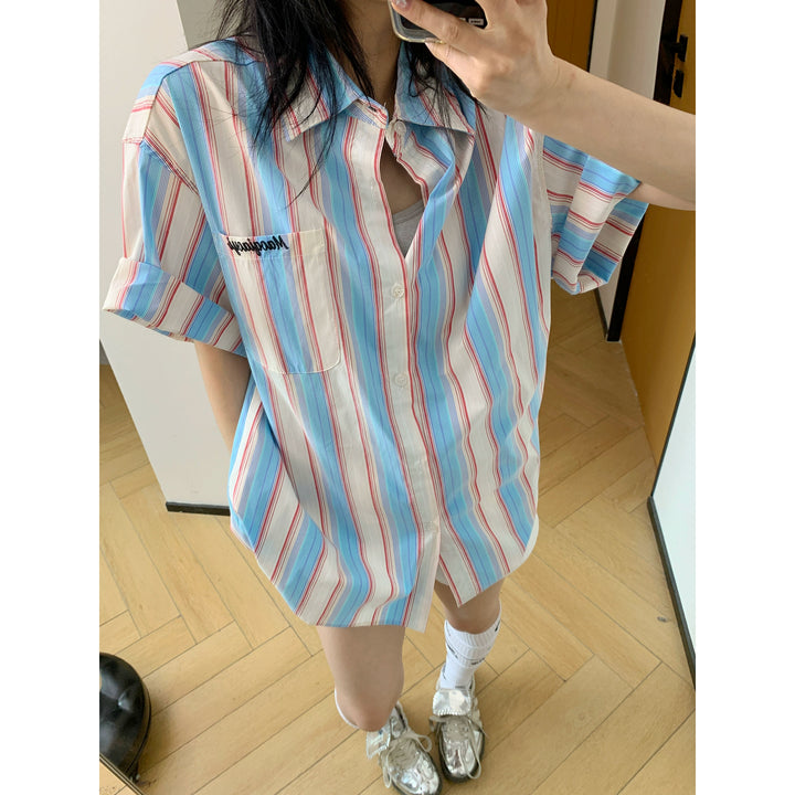 Camisa relajada de manga corta a rayas verticales 