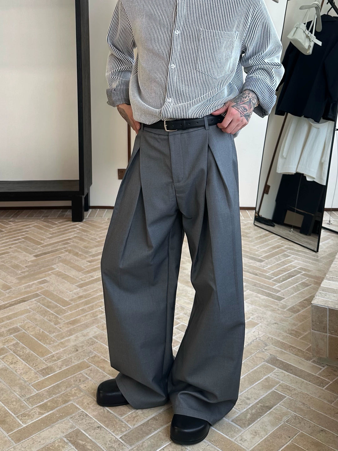 Relaxed-fit Straight-leg Pleated Trousers