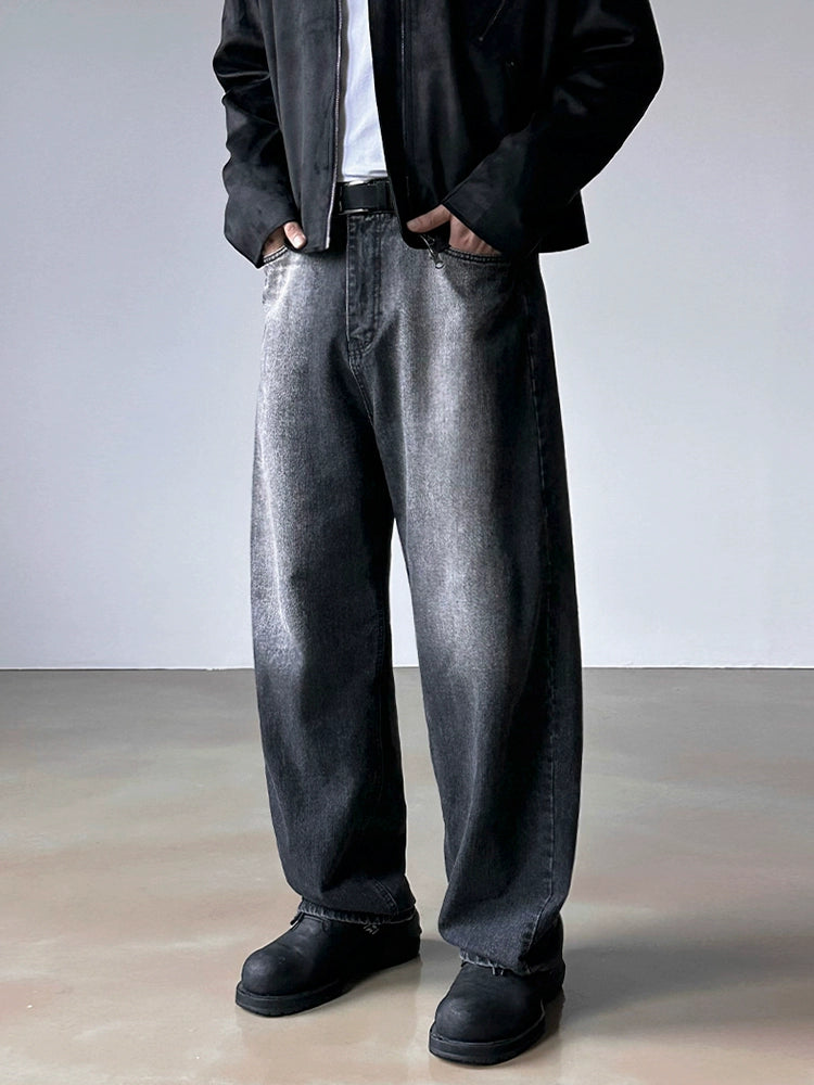 Gewaschene lockere gerade Jeans mit weitem Bein 