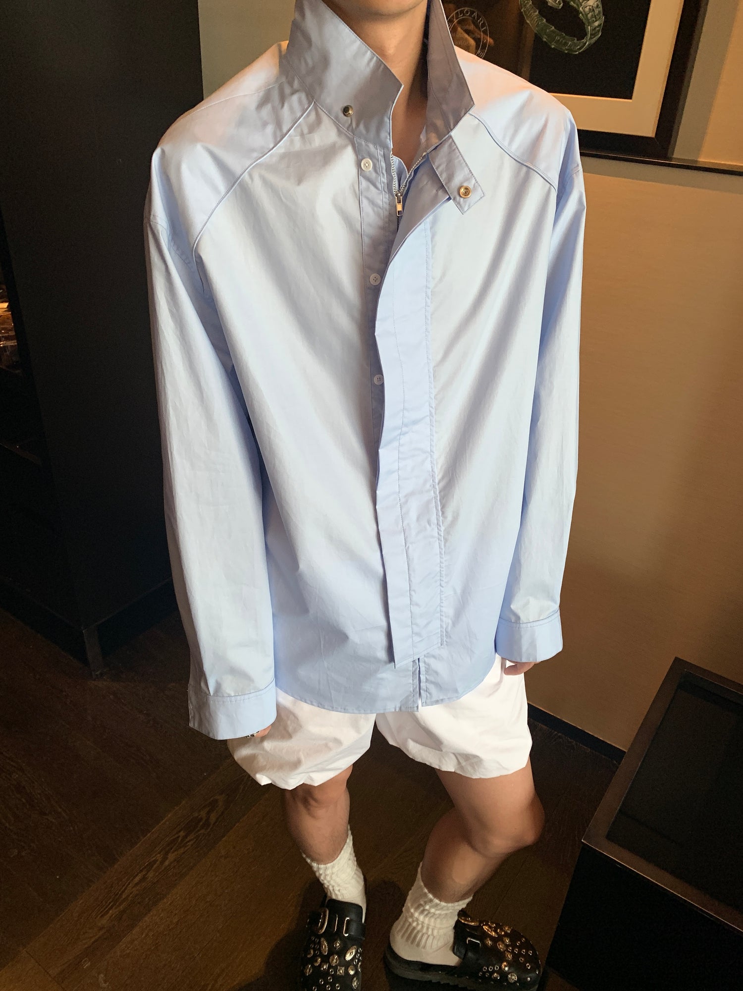 جاكيت قميص بملمس الورق مع ياقة واقفة 