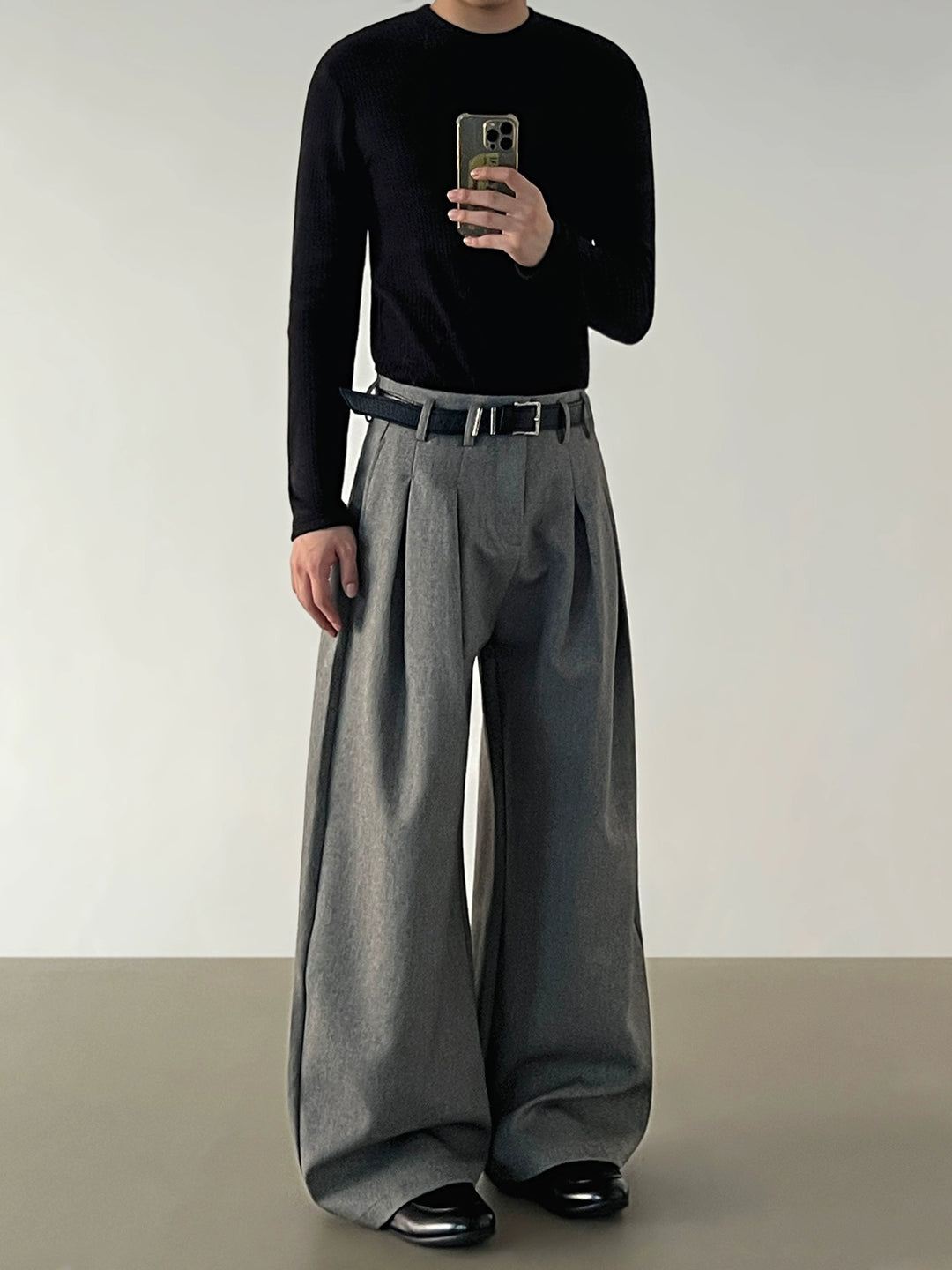 Pleated Linen Wide-Leg Pants