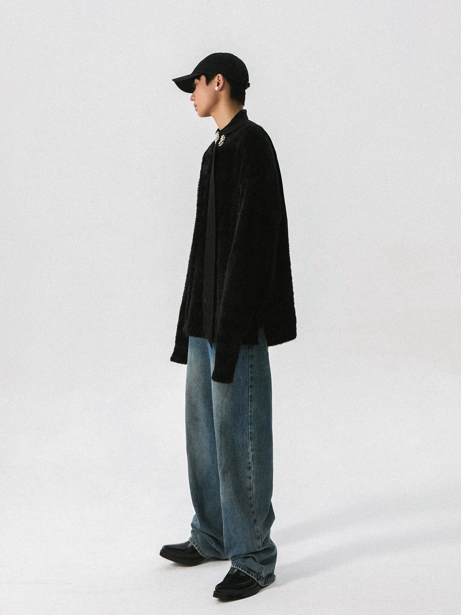 Chemise formelle avec accent en ruban et détail en perles 