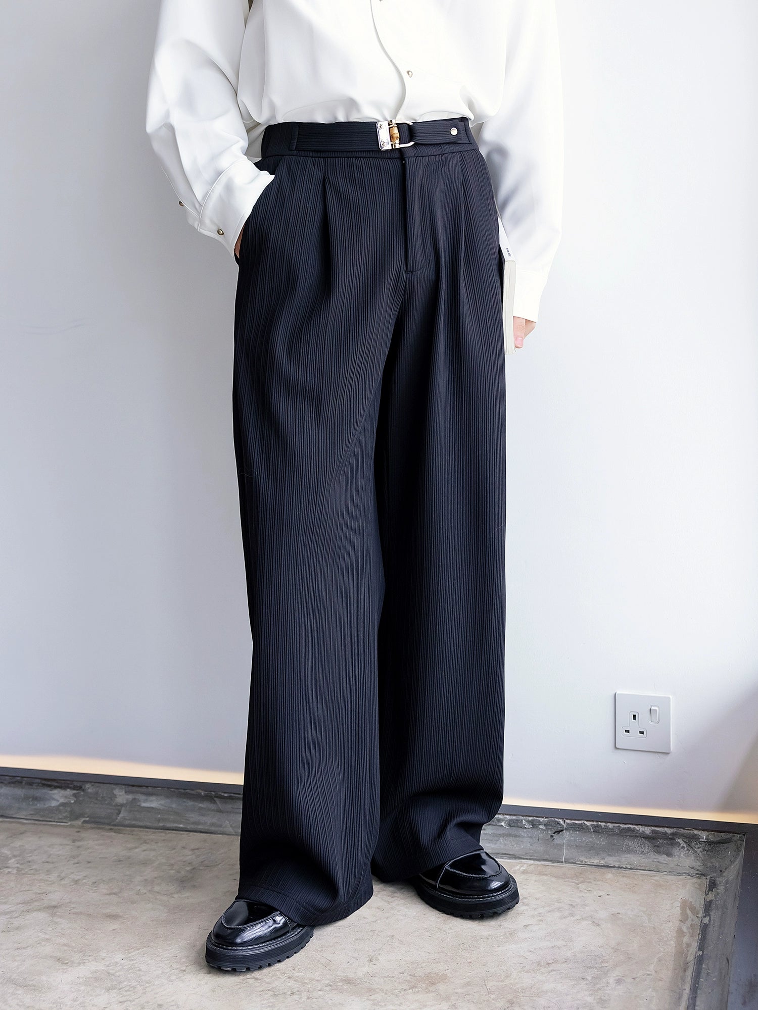 Calças de terno plissadas largas e casuais 