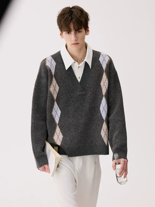Свитер с V-образным вырезом и ромбовидным узором 