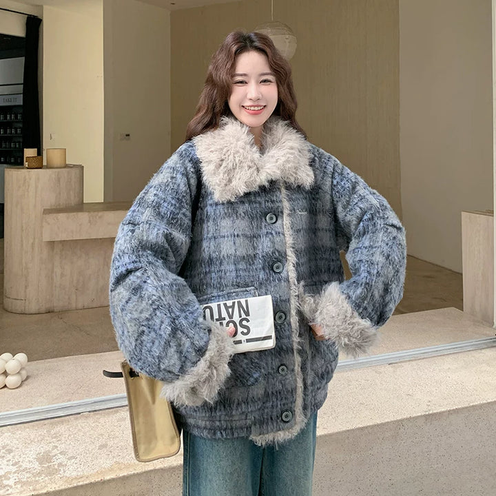 معطف من صوف شيرلينغ مزيف بنقشة الكاروهات 