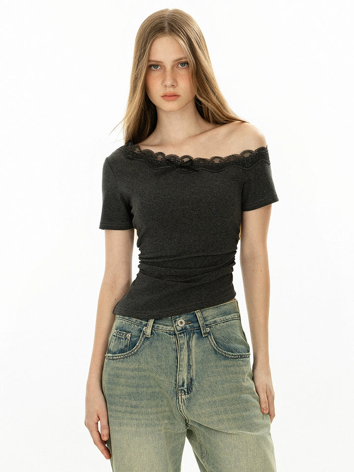 T-shirt slim à épaules dénudées avec dentelle 