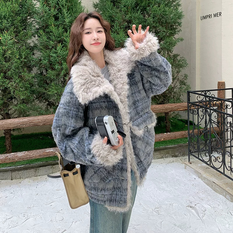 معطف من صوف شيرلينغ مزيف بنقشة الكاروهات 