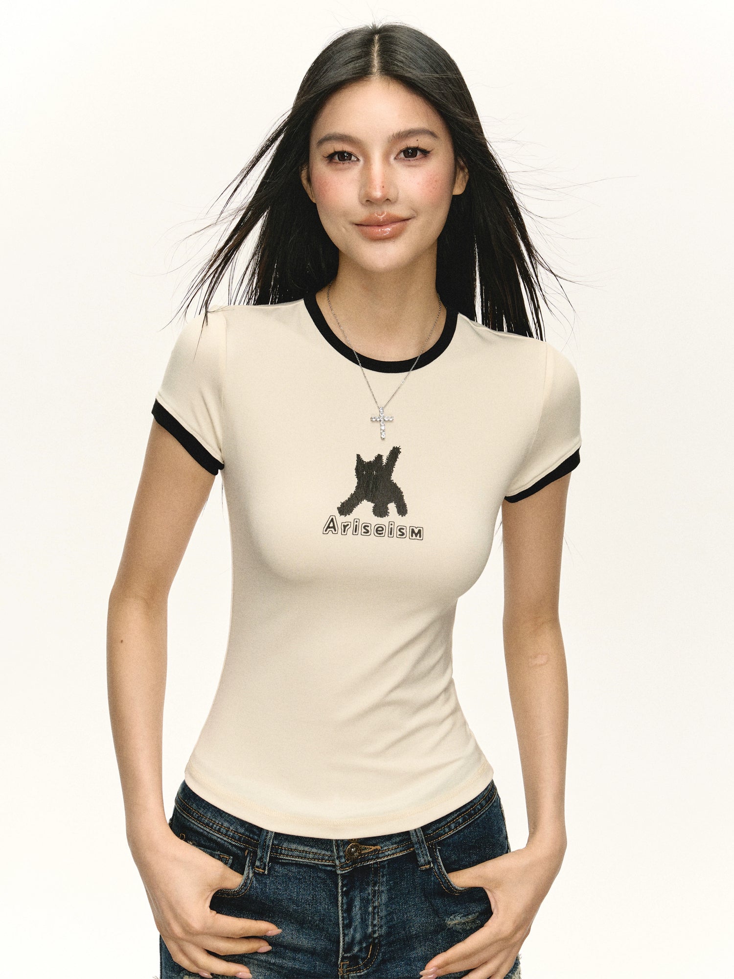 Fitted Short Sleeve Graphic T-Shirt