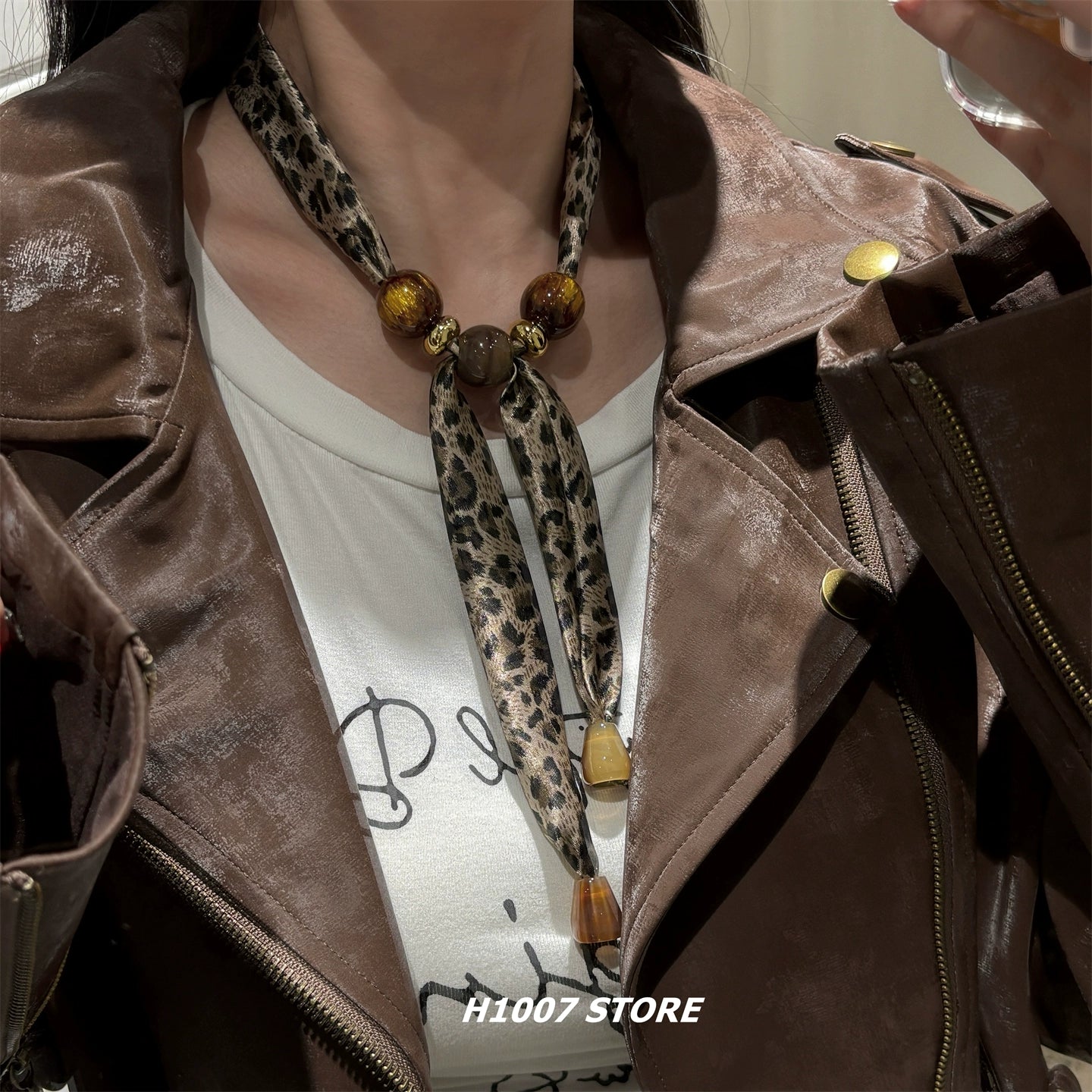 Leopar Desenli İpek Şal Kolye 