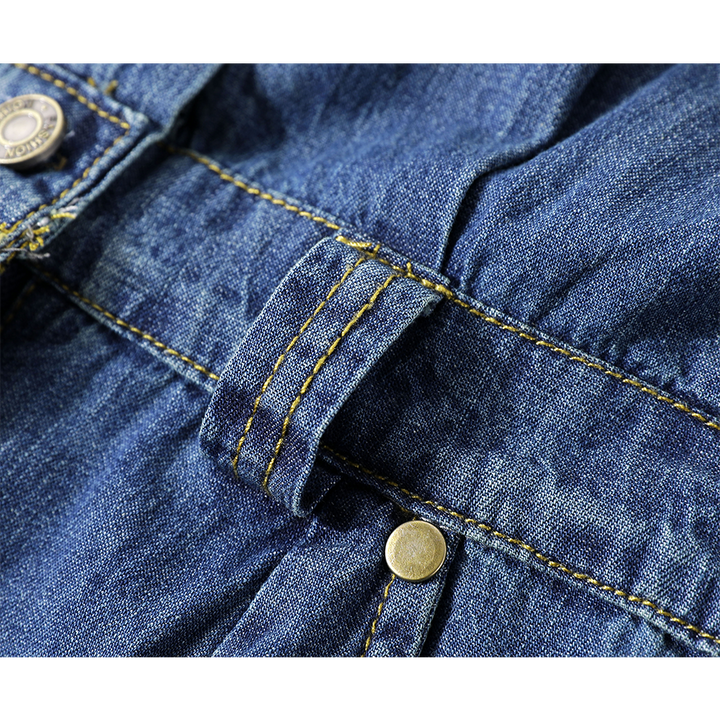 Ermeløs denimkjole med krage og belte 
