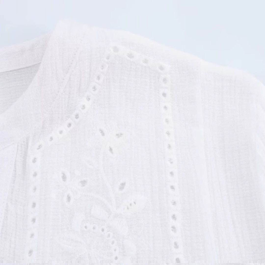 Chemise courte à boutons sur le devant avec broderie creuse 