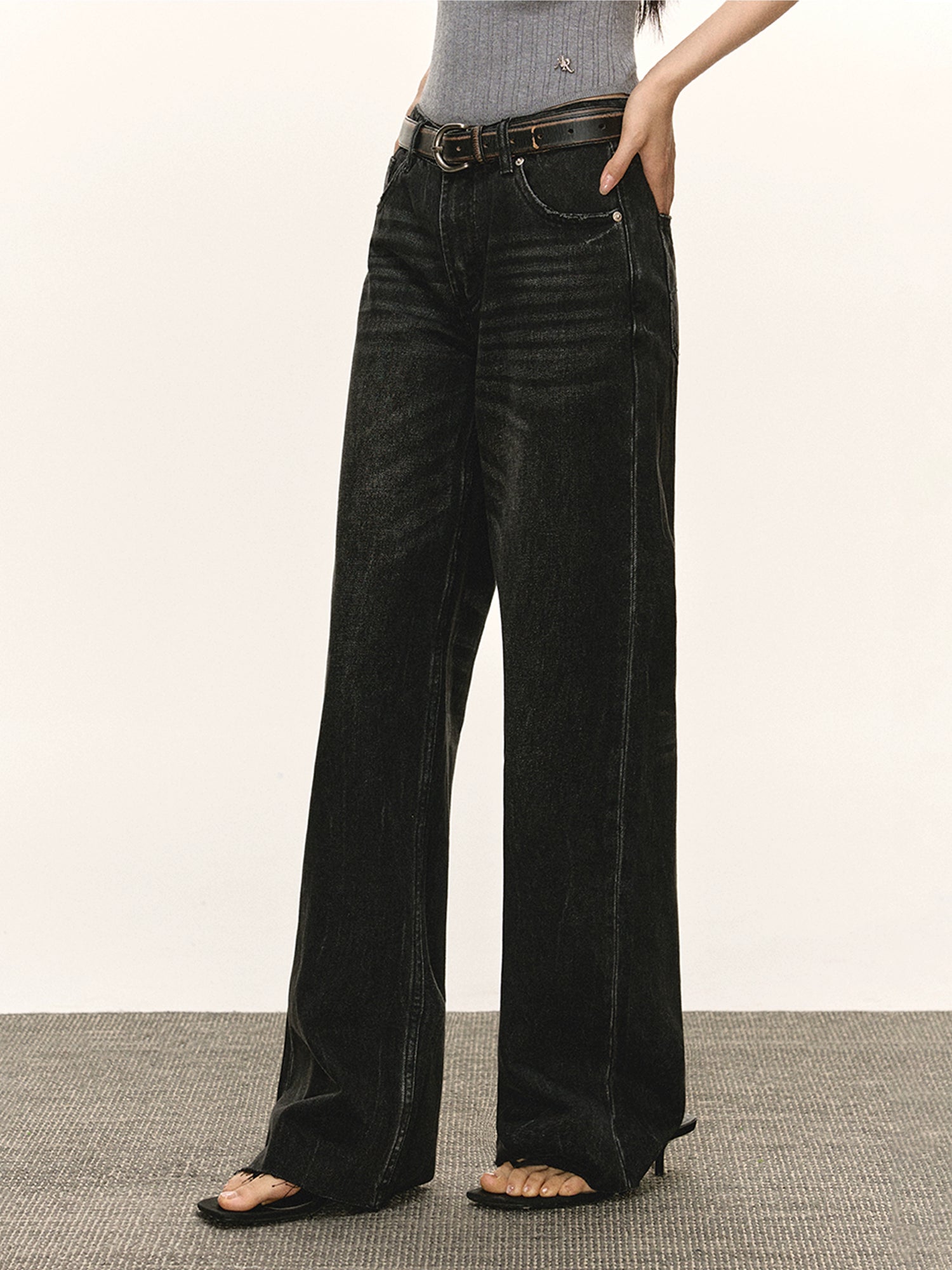 بنطلون جينز واسع الساق بخصر منخفض على الطراز الرجعي 