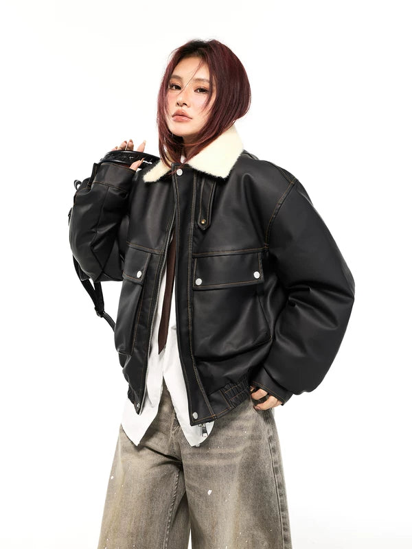 Jaqueta de Couro Sintético com Gola de Pelúcia 