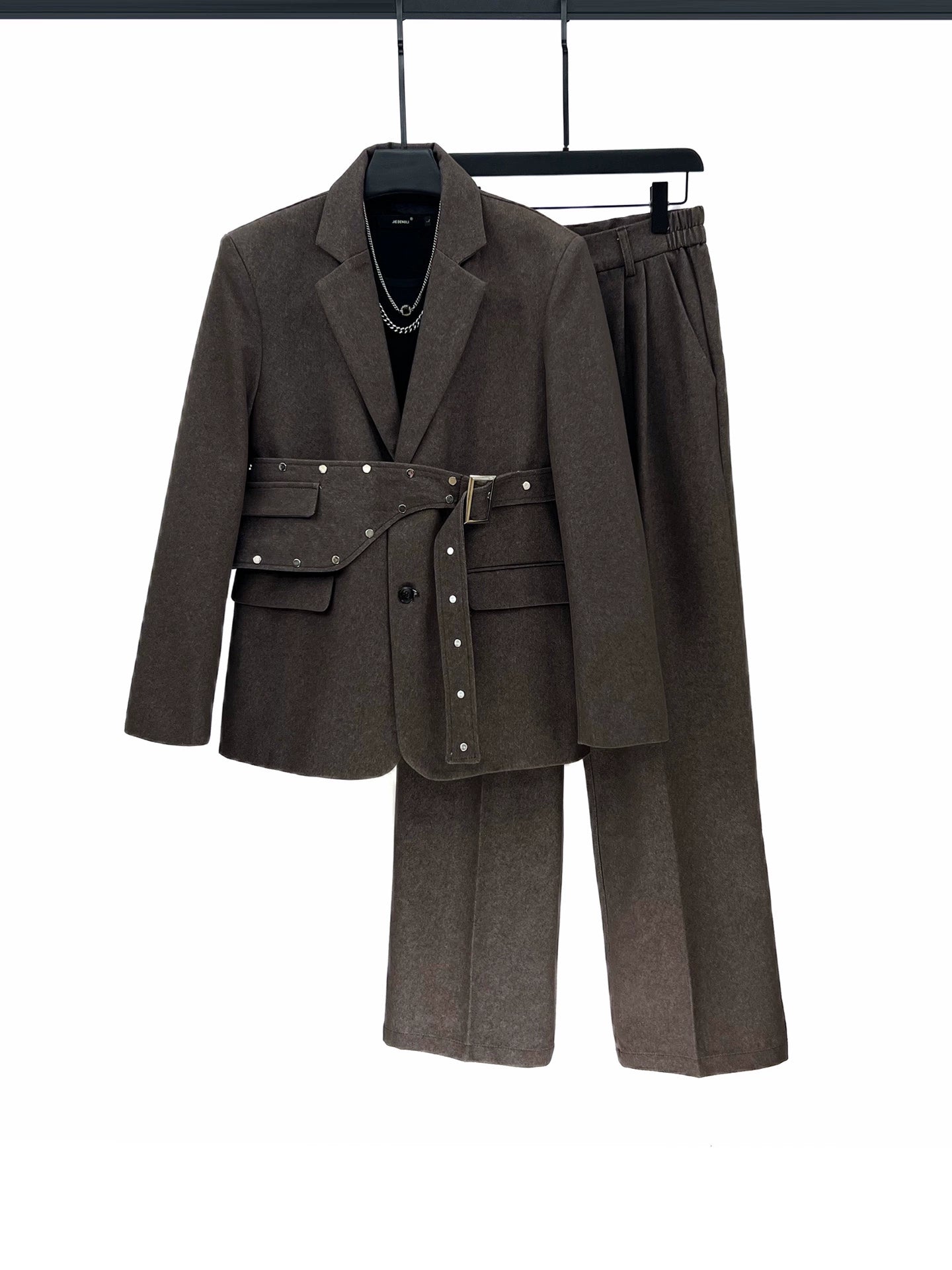 Kemerli Düz Kesim İki Parça Takım Elbise 