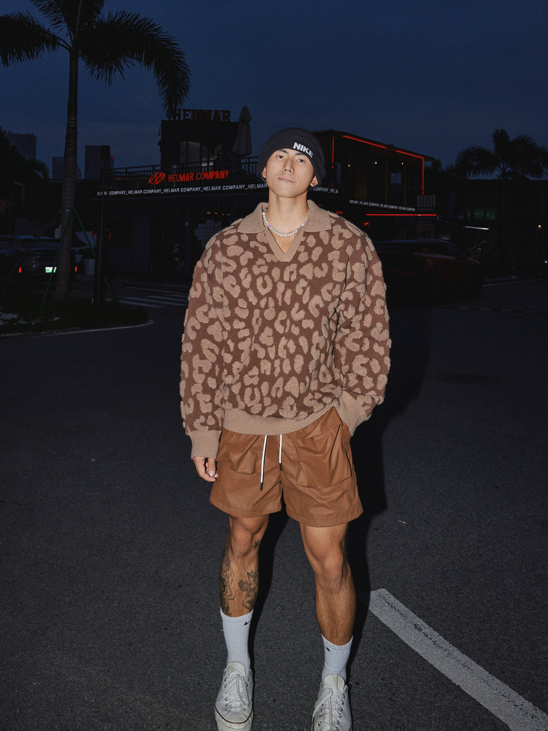 Sweter w luźnym fasonie z dzianiny w panterkę 