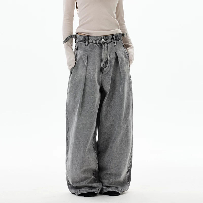 Jeans plissés à taille ajustable et jambes larges 