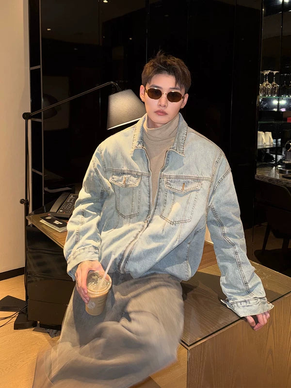 Gewaschene, verwaschene Denim-Jacke aus Baumwolle mit Futter 