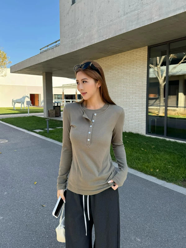 بلوزة طويلة الأكمام من قطعتين وهمية 