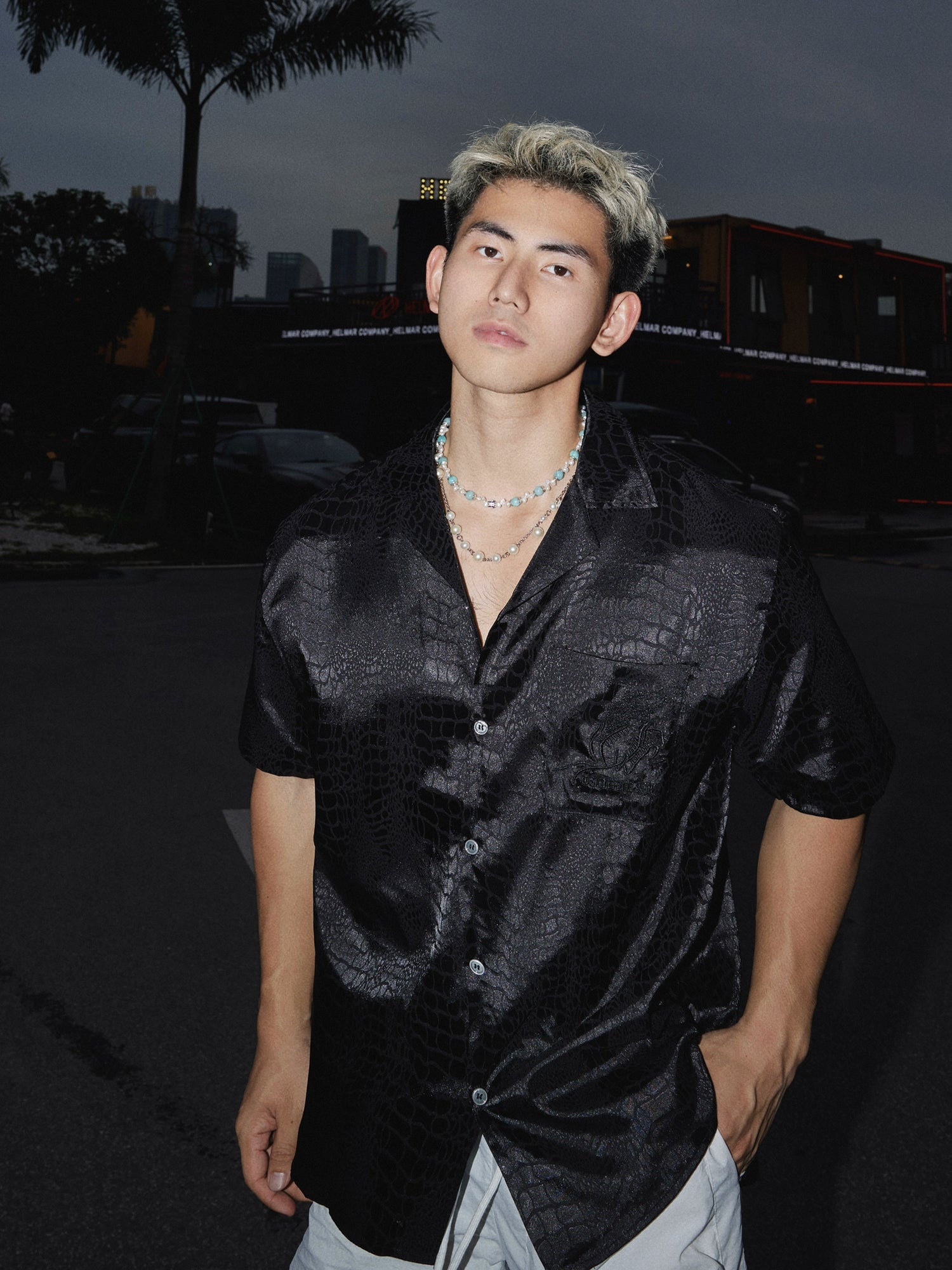 قميص كاجوال قصير الأكمام بنقشة جلد الثعبان 