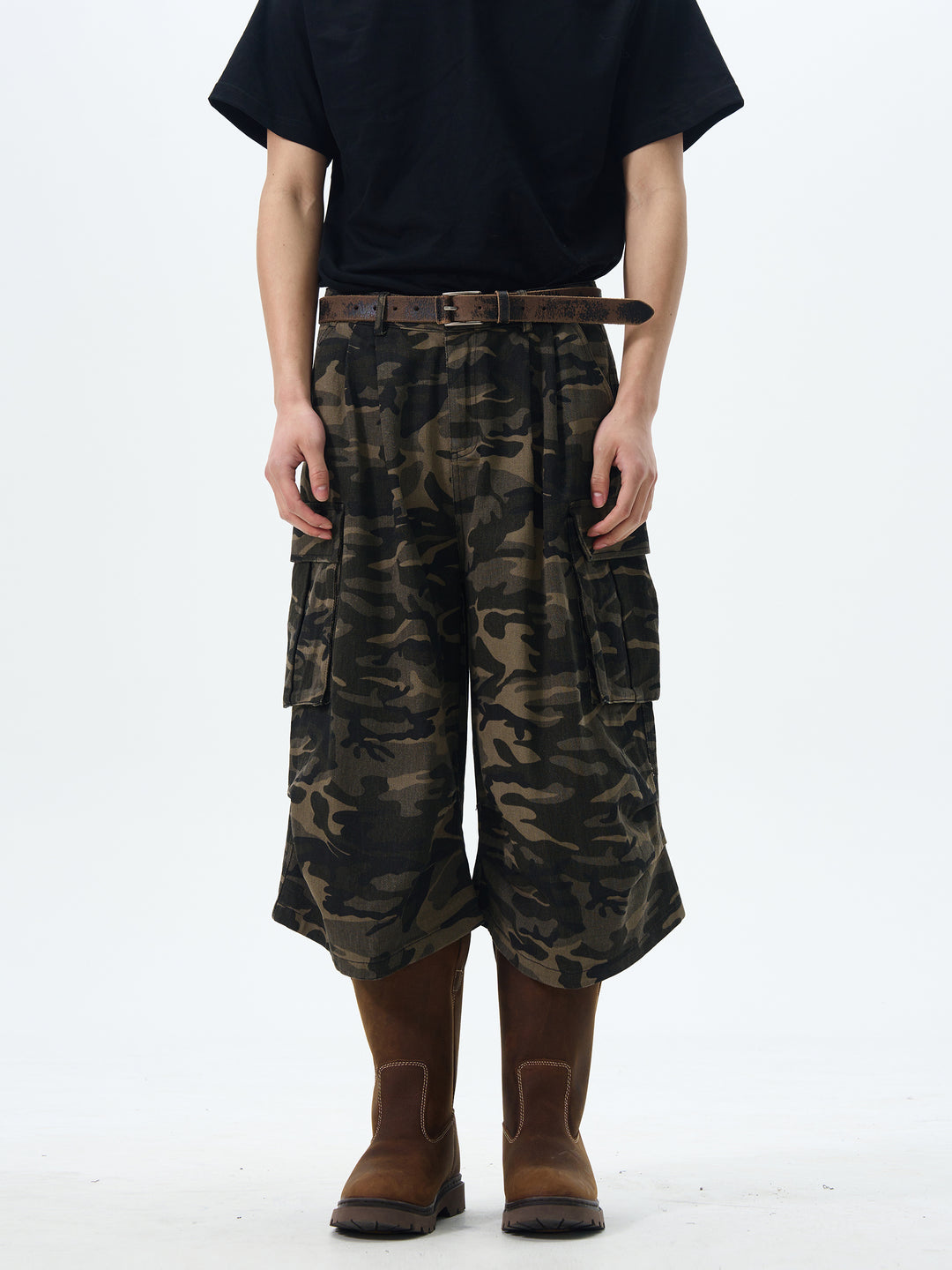 Camouflage Pleated Cropped Pants