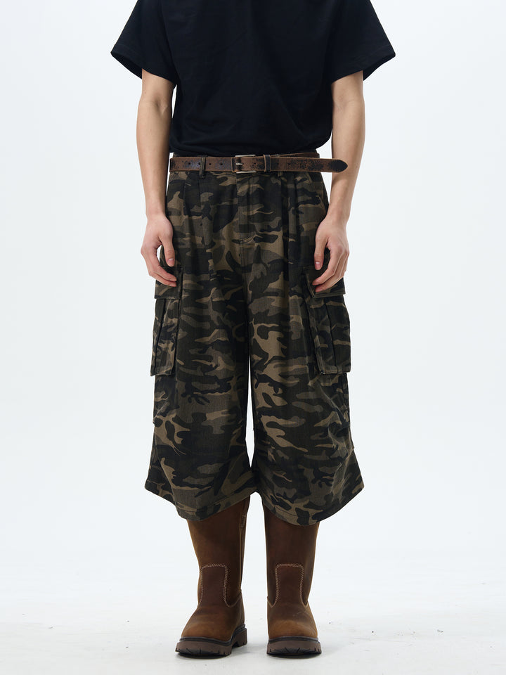 Camouflage Pleated Cropped Pants