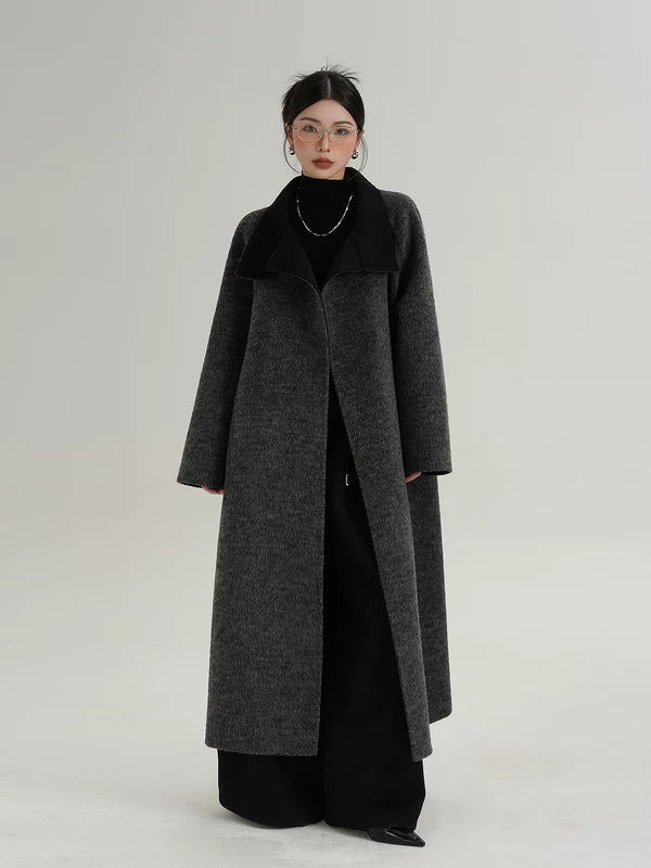 Cappotto lungo in lana con collo alto e cintura 