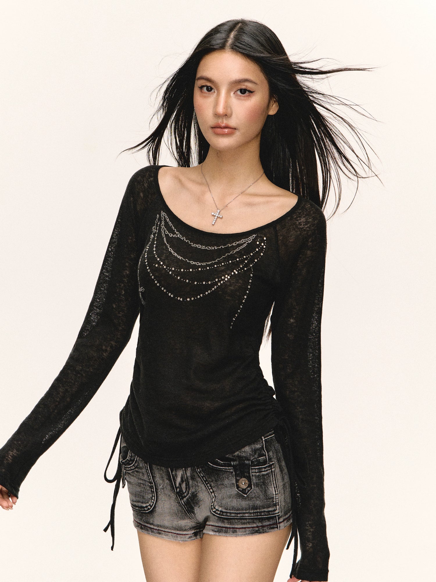 تي شيرت بأكمام طويلة وقبة مستديرة 