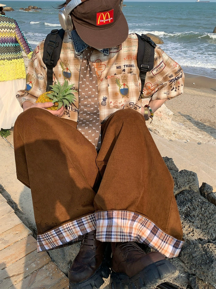 חולצת טי קצרה עם הדפס גרפיטי משובץ 