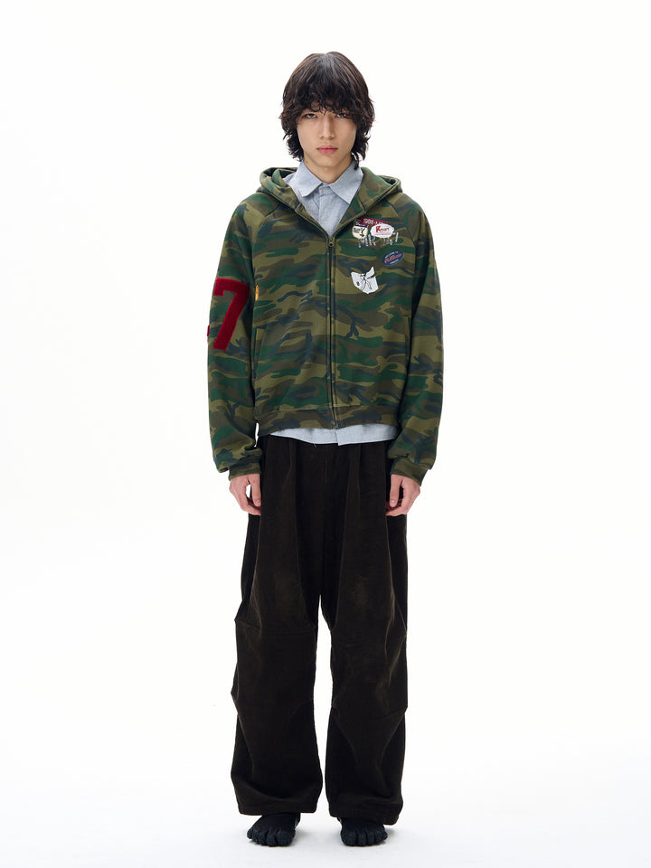 Felpa con zip ricamata con patch in camouflage 