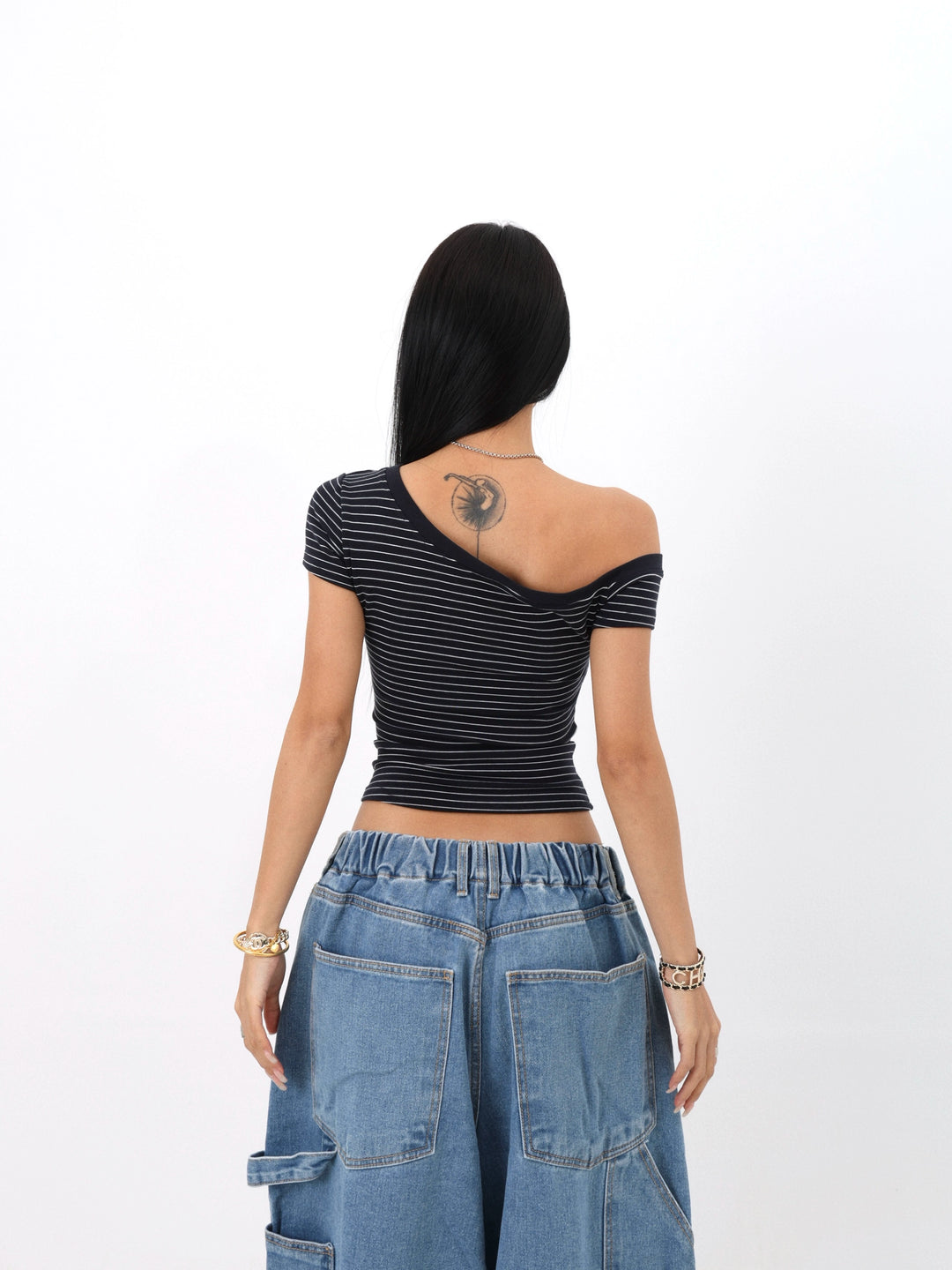 Top aderente a spalle scoperte a righe 