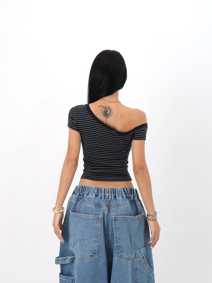 Top aderente a spalle scoperte a righe 