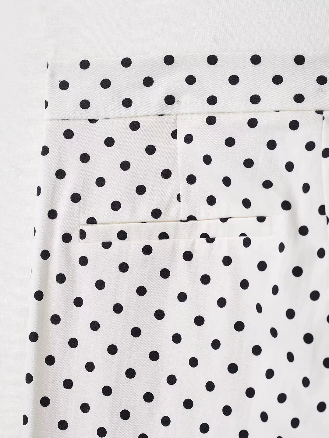 Punkte-Flared-Mini-Hosen 