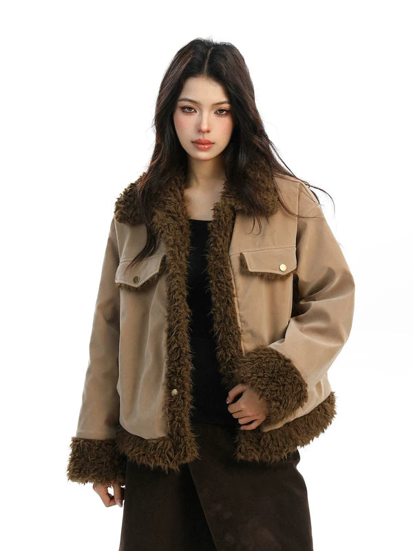 Giacca invernale con colletto in pelliccia sintetica 