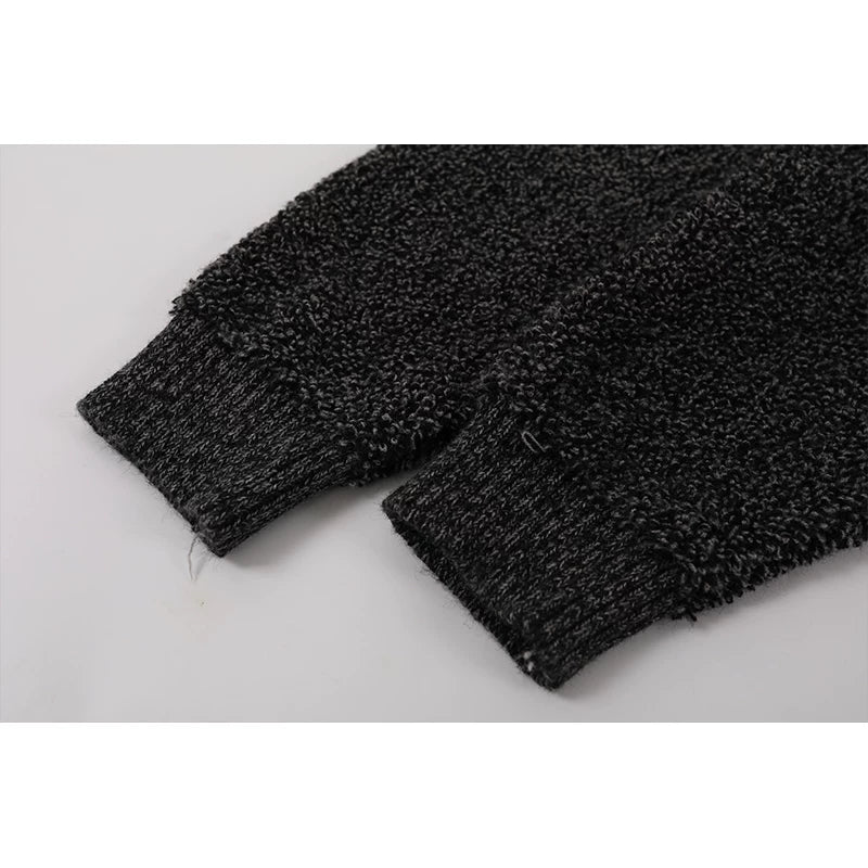 סוודר קרדיגן סרוג מפליז עם כפתורים בחזית 