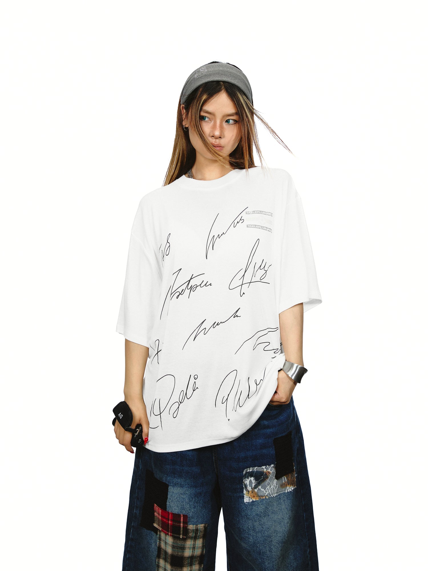 قميص قصير الأكمام فضفاض بطبعة جرافيتي 