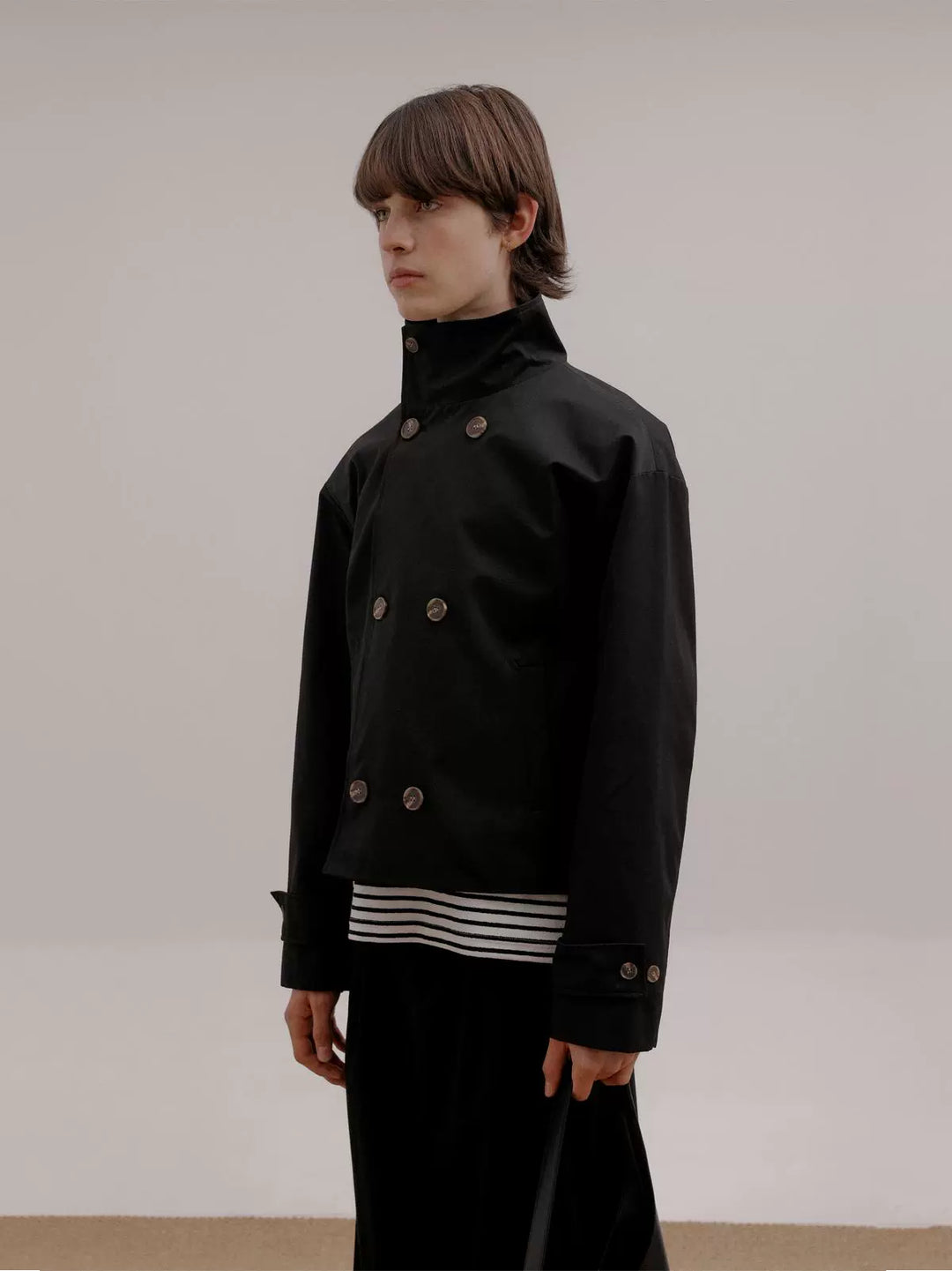 Manteau trench court à double boutonnage 