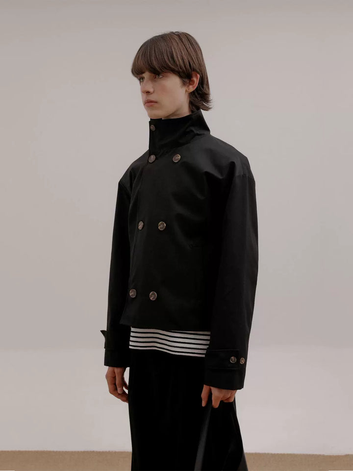 Manteau trench court à double boutonnage 