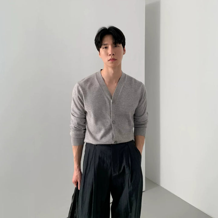 سويتر فضفاض بقلنسوة على شكل حرف V 