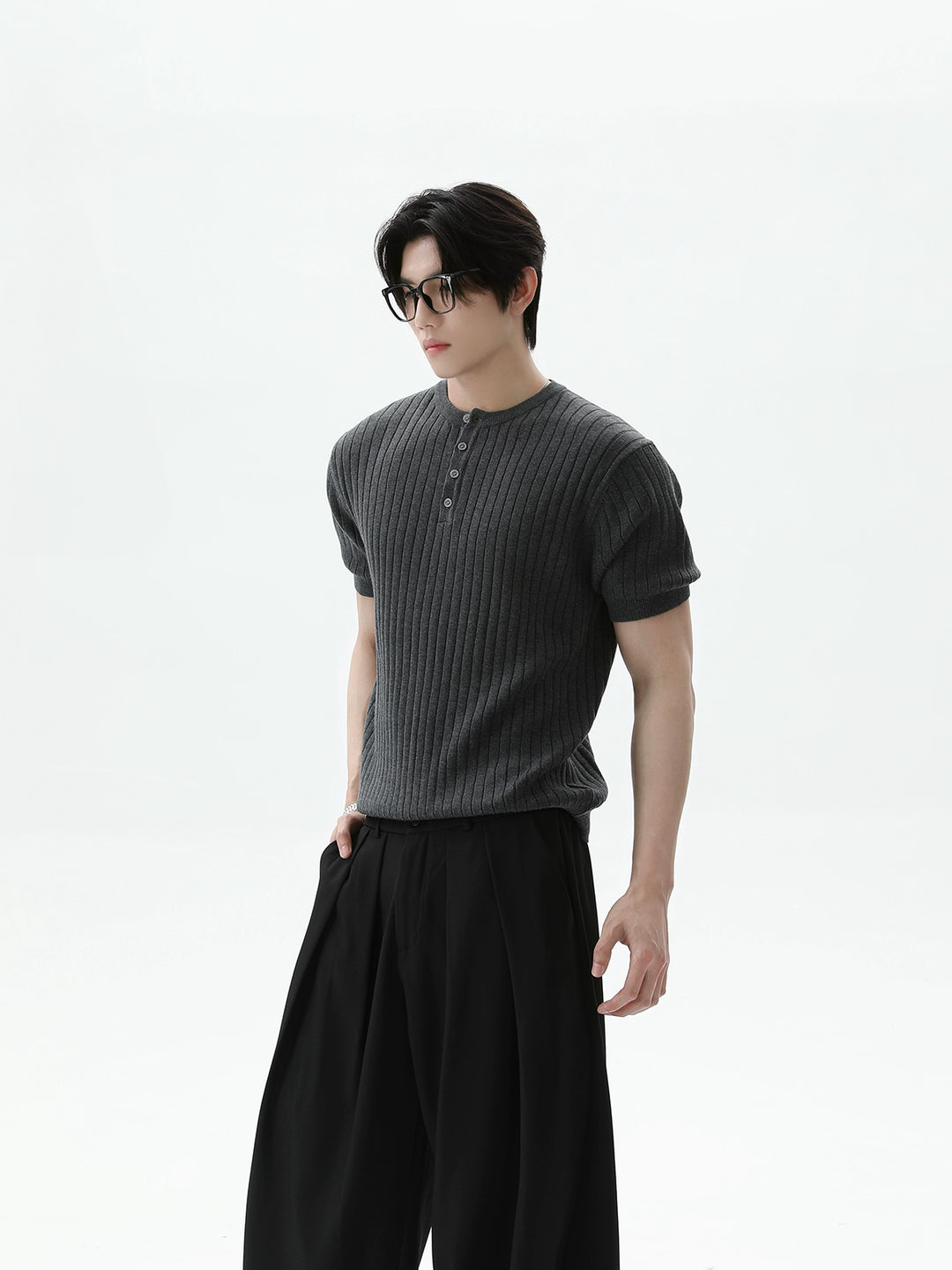 Pullover a maniche corte in maglia a coste Henley 
