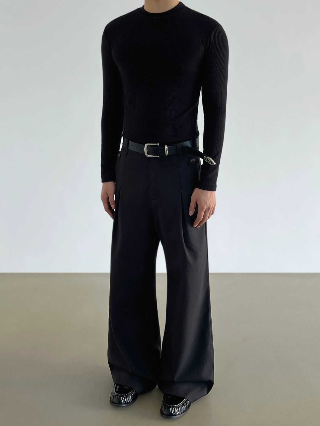 Pantalons évasés plissés en lin géométrique 
